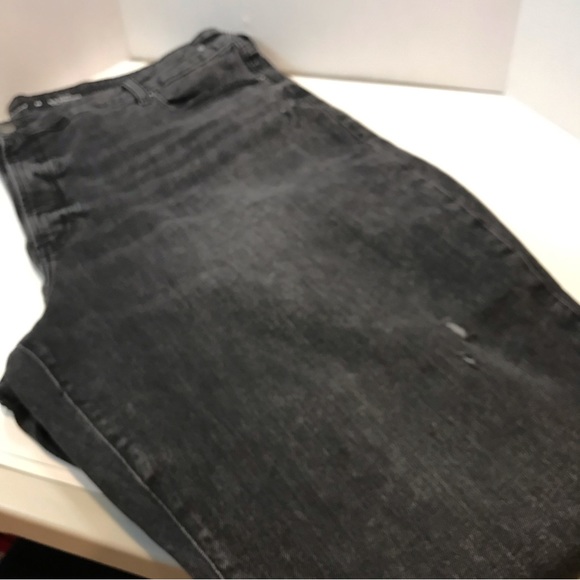 Old Navy Women High-Rise OG Straight Jeans - Picture 15 of 16